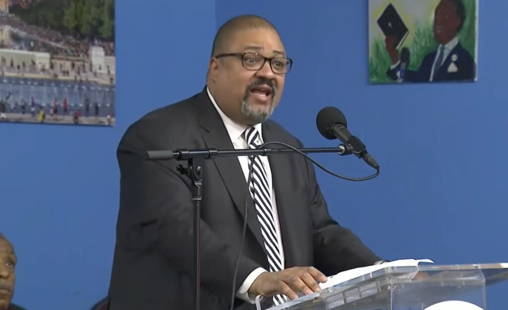 Famed Harvard Law prof Alan Dershowitz says Manhattan DA Bragg could be in big time hot water if he indicts Trump