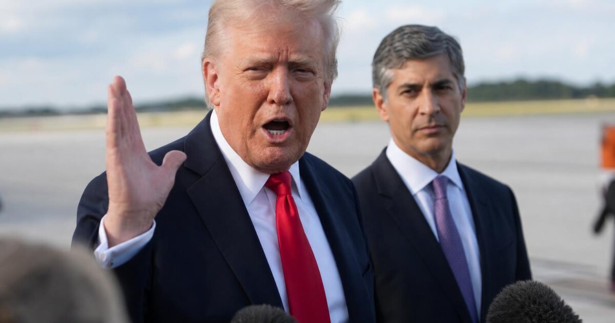 Trump Blasts 'Very Political' Fed Board After Rate Hike, Calls for 1% Interest Rates