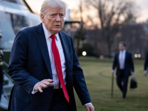 Trump Cuts Camp David Trip Short, Returns to White House as B-1 Bombers Depart UK Base