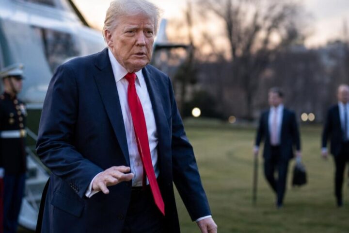 Trump Cuts Camp David Trip Short, Returns to White House as B-1 Bombers Depart UK Base