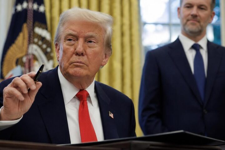 Trump Signs Memo Removing Canadian Goods From Federal Procurement