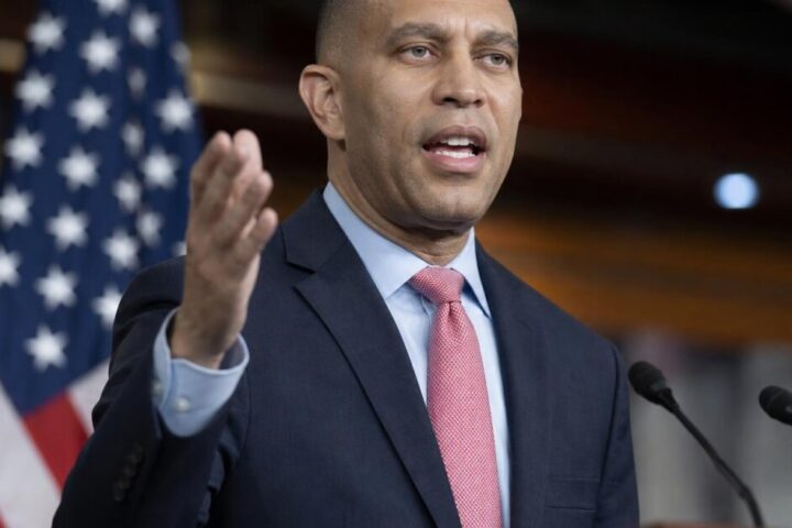 Hakeem Jeffries Promises to Defund Deportations and Bring Illegal Aliens Back